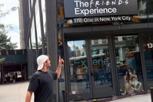 华体会综合平台入口-RMC：巴黎球员放假畅游曼哈顿，内维斯造访《老友记》咖啡馆