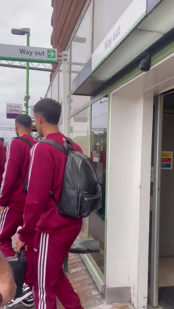 HTH官网-来看看都有谁👀阿森纳全队出征曼彻斯特，15岁小将道曼在列