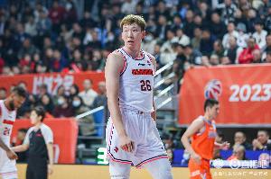 华体会体育赛事-广东2次送不菲现金哪来的钱？媒体人：卖周琦的600万太耐花了